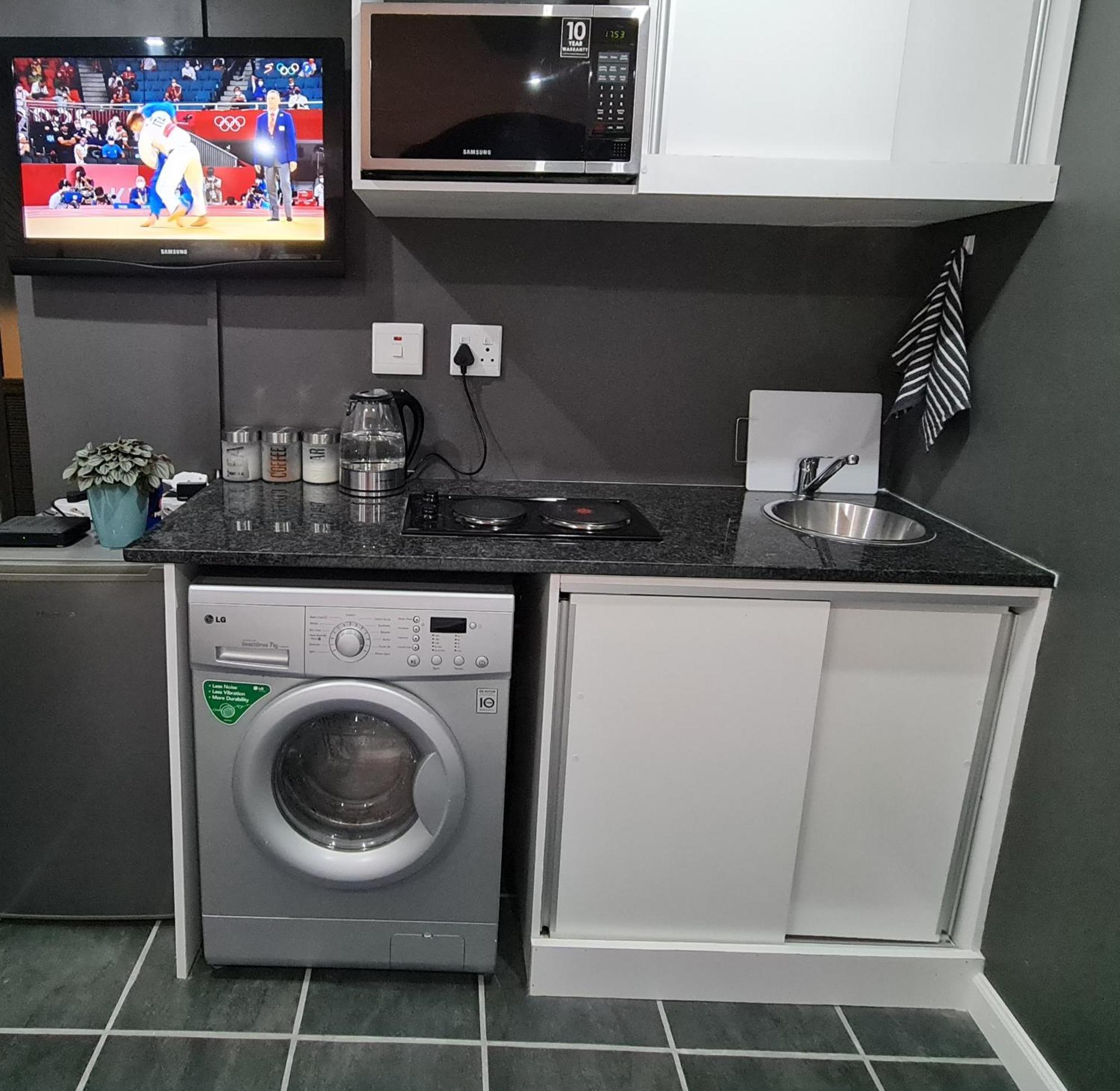 Vusi'S Guesthouse Дърбан Екстериор снимка
